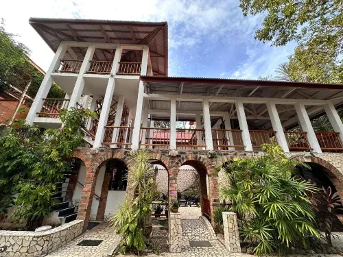 Mangga Lodge - parking