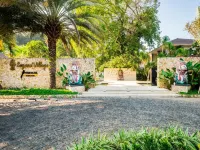 سيجارار فيلدج هوتل Hotels near شاطئ سيغارا (Segara Beach)