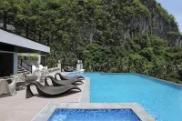 โรงแรมลากูน - สระว่ายน้ำบนดาดฟ้า