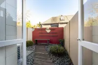 Epsom Motel - parking