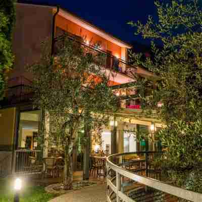 Hotel Catullo Hotel Exterior