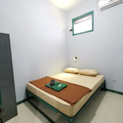 RedDoorz Hostel Near Braga Citywalk