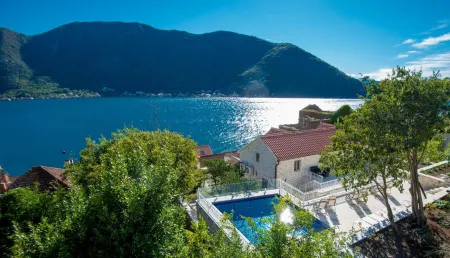 Conte Hotel & Restaurant Отели рядом с достопримечательностью «Camping Mimoza»