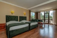 Boulevard Hotels near Immaculate Conception Cathedral - Organ Hall