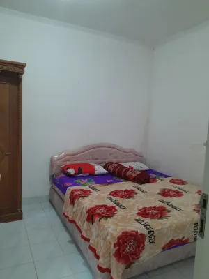 Vila 3 Bedroom Green Apple Aamaleeq Hotels in Sindangjaya