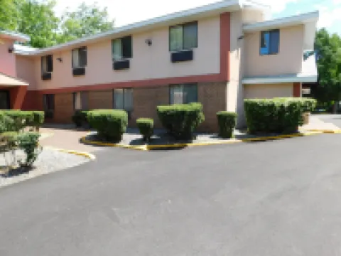 The Covered Bridge Inn Hotels in Windham County