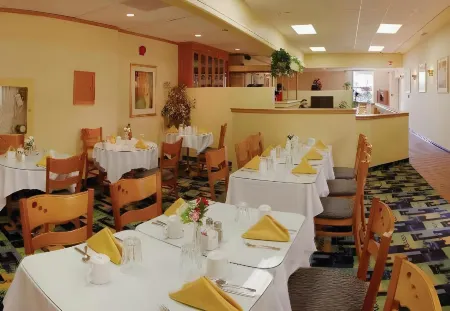 Emerald Hotel & Suites Calgary Airport