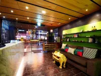 Ark Hotel Hotel dekat Taman kota Daan