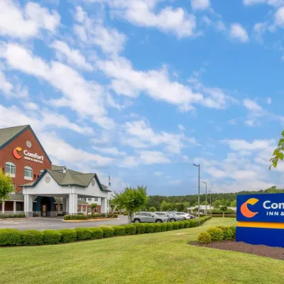 Comfort Inn & Suites Hampton Near Coliseum Hotels near Memorial Stadium