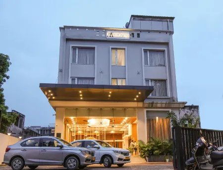 Hhw Buddha Lineage Отели рядом с достопримечательностью «Дхамек»