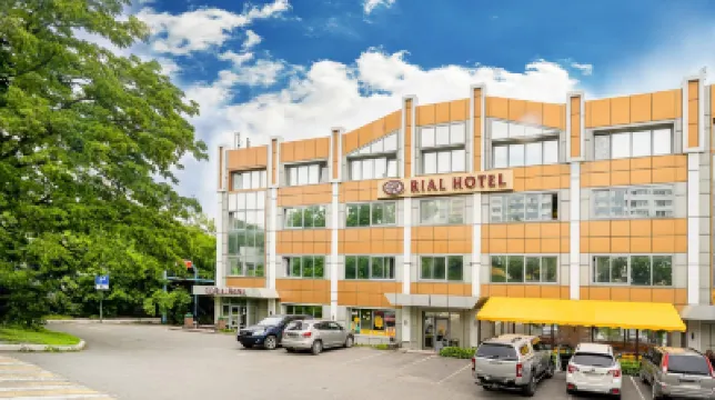 Hotel "Rial" โรงแรมใกล้พื้นที่อนุรักษ์ทางทะเล