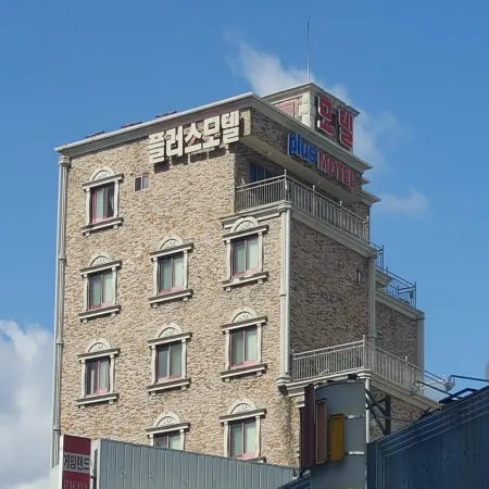 Plus Motel