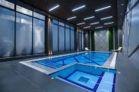 Premier Hotel - Pools