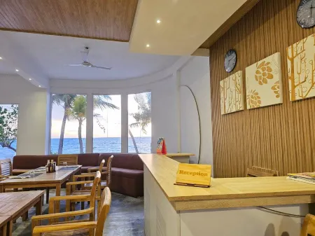 The Sunset Villa Отели рядом с достопримечательностью «Meeru Island Resort and Spa»