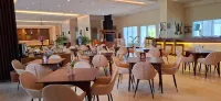 Brits Hotel Pangkalan Bun - Bars
