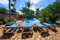 2 Friends Guest House - Pools