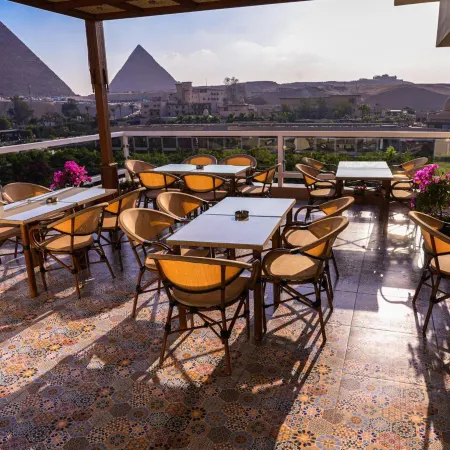 Doudou Pyramids View Hotel
