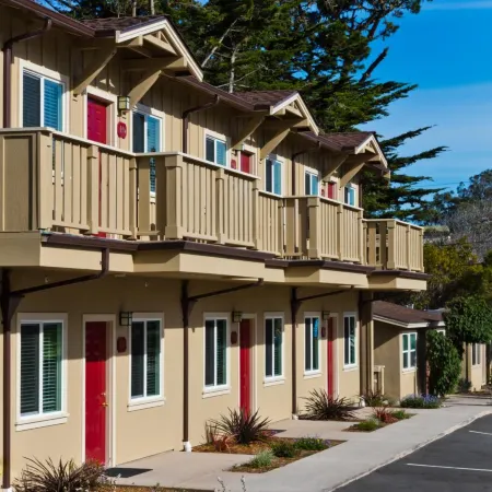 Monterey Peninsula Inn Отели рядом с достопримечательностью «Парк Лаверс-Пойнт»