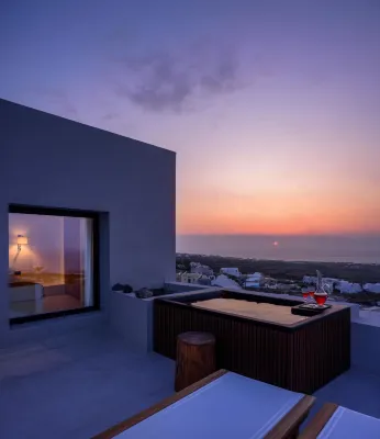 Ryolithos Suites - vue sur la montagne