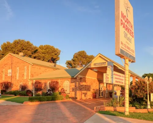 North Parkes Motel فنادق في باركيز