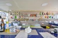 Diamond Water Edge Resort - bar