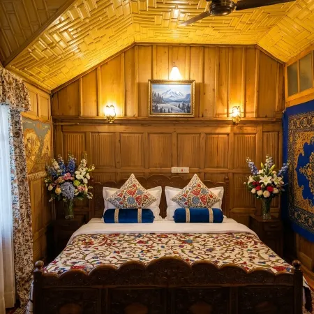 Golden Hopes Group of Houseboats