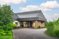 The Waterside Hotel & Spa - parking
