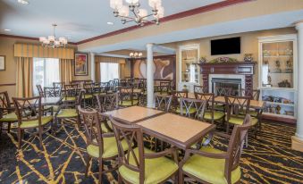 Holiday Inn Express & Suites Sharon-Hermitage