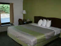 Travelodge by Wyndham Roanoke Hotels in Катоба