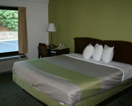 Travelodge by Wyndham Roanoke Hotels in Catawba