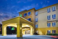 La Quinta Inn & Suites by Wyndham Atlanta-Union City Hotels in Union City