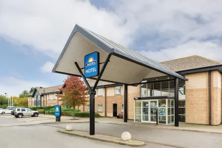 Days Inn by Wyndham Peterborough Отели рядом с достопримечательностью «Longthorpe Tower»