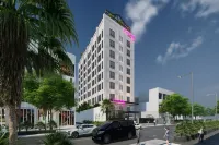 Moxy Solo Hotel dekat Masjid Raya Sheikh Zayed Solo Surakarta