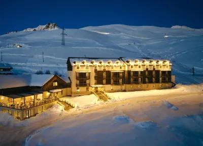 Alpina Hotel Hotels near Dinlenme yeri anıt
