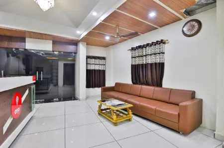 Hotel Bansidhar-Somnath Отели рядом с достопримечательностью «Veraval Seafront»