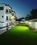 Sun Day Rooms & Studios - Free Airport Shuttle - parking