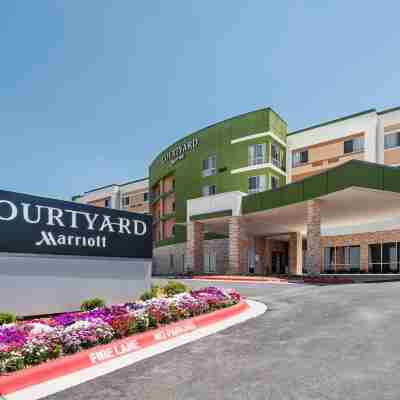 Courtyard Ardmore Hotel Exterior