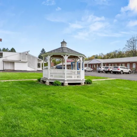 Ardsley Acres Hotel Court