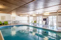 Quality Inn & Suites University Fort Collins - Pools