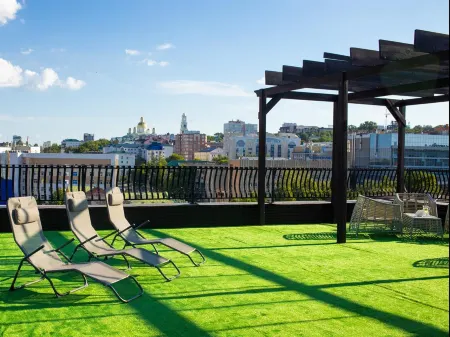 HELIOPARK Residence (Гелиопарк Резиденс) Отели рядом с достопримечательностью «Молитвенный дом во имя Луки Крымского»