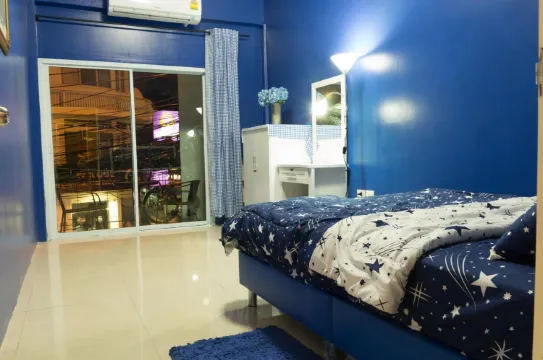 ห้องพักส่วนตัวพร้อมห้องน้ำที่ใช้ร่วมกัน(เตียงควีนไซส์)