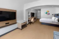 La Quinta Inn & Suites by Wyndham San Antonio Northwest Hotels in Helotes
