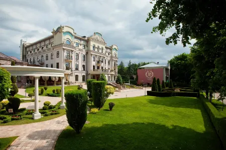 Понтос Плаза