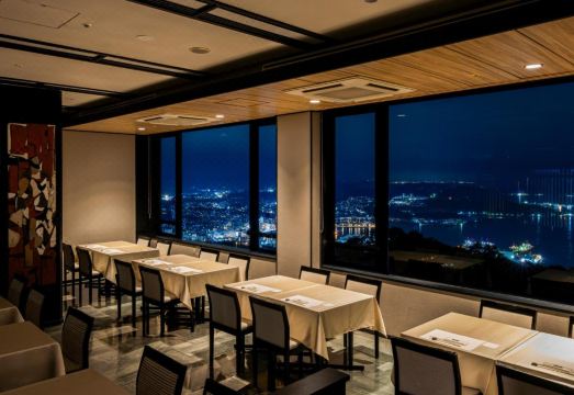 유미하리-노-오카 호텔 외관