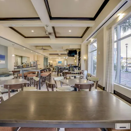 Hotel Dello Fort Lauderdale Airport, Tapestry Collection by Hilton