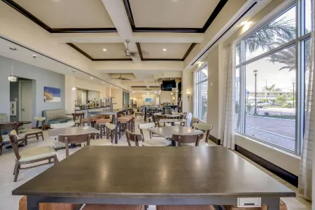 Hotel Dello Fort Lauderdale Airport, Tapestry Collection by Hilton Отели в г. Дания-Бич