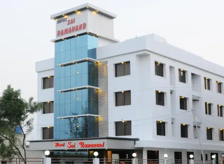 Hotel Sai Ramanand Отели рядом с достопримечательностью «Shiradi sai baba real Temple»