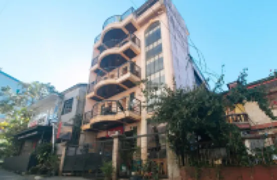 RedDoorz Hostel @ Faes Transient House 루르드 그로토 주변 호텔