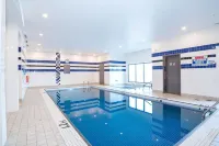 Sandman Hotel Calgary Airport - Uima-altaat