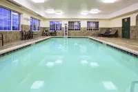 Country Inn & Suites by Radisson, Hagerstown, MD - parking